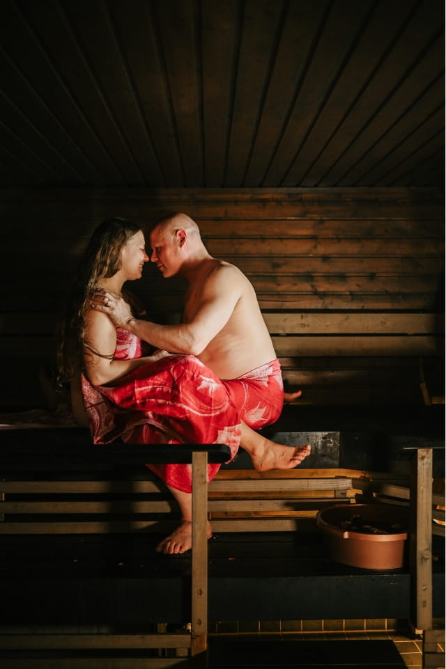 Romanttinen sauna pariskunnille.